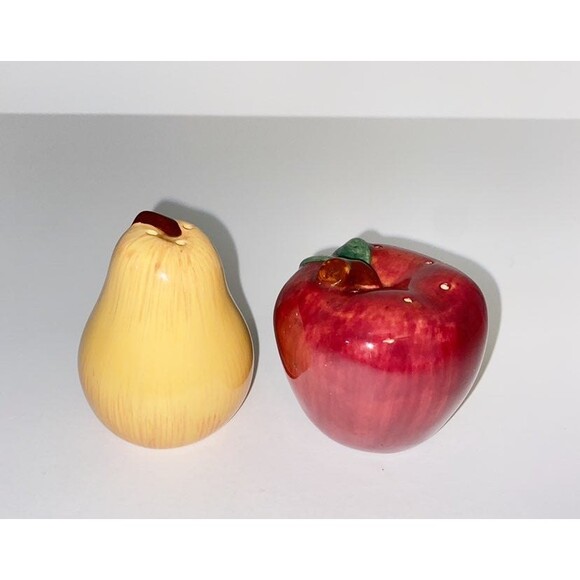 Apple and Pear Vintage Salt and Pepper Shakers - Picture 1 of 6